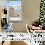 Schoene, Ruhige Stadtwohnung, Kueche, Smarttv, 1-5 Pers アパート
